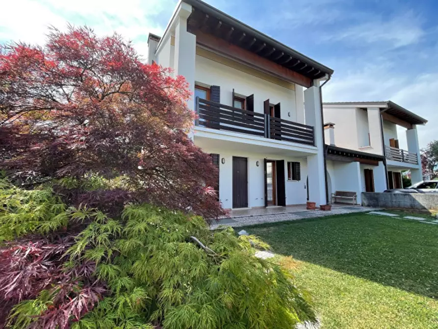 Immagine 2 di Casa bifamiliare in vendita  a Montebelluna