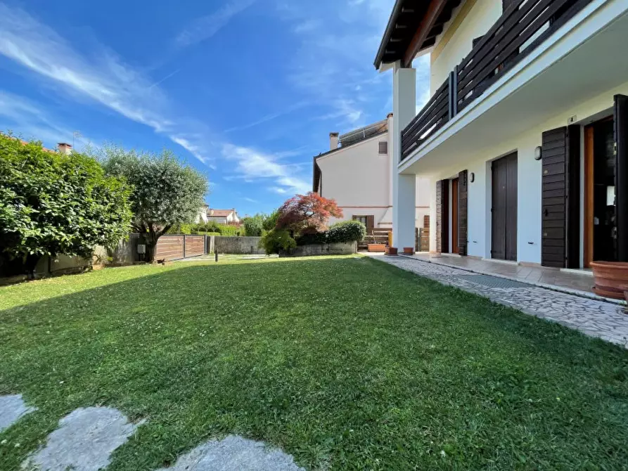 Immagine 3 di Casa bifamiliare in vendita  a Montebelluna