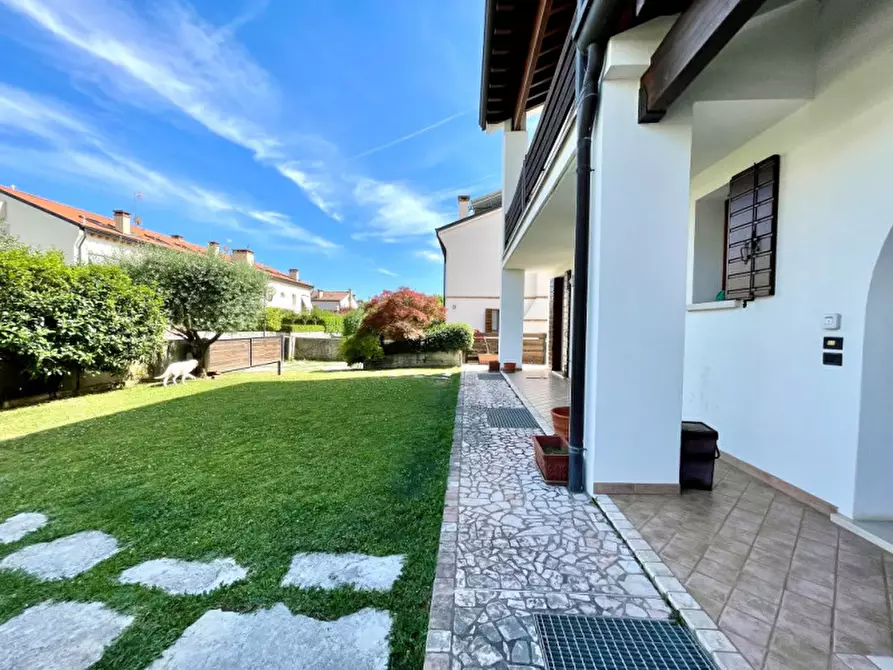 Immagine 4 di Casa bifamiliare in vendita  a Montebelluna