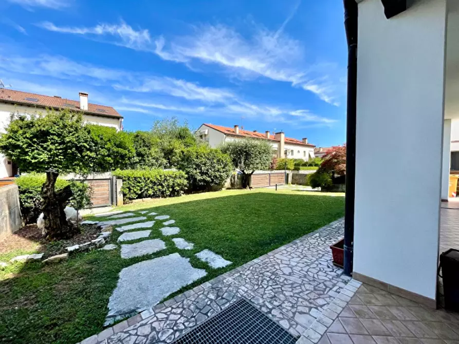 Immagine 5 di Casa bifamiliare in vendita  a Montebelluna