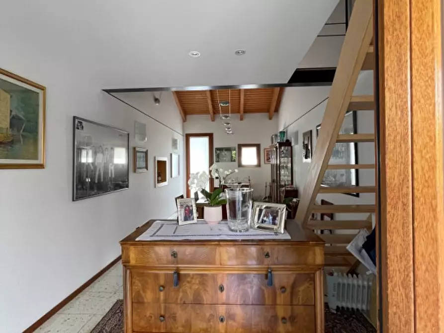 Immagine 11 di Casa bifamiliare in vendita  a Montebelluna