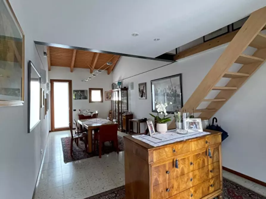 Immagine 12 di Casa bifamiliare in vendita  a Montebelluna
