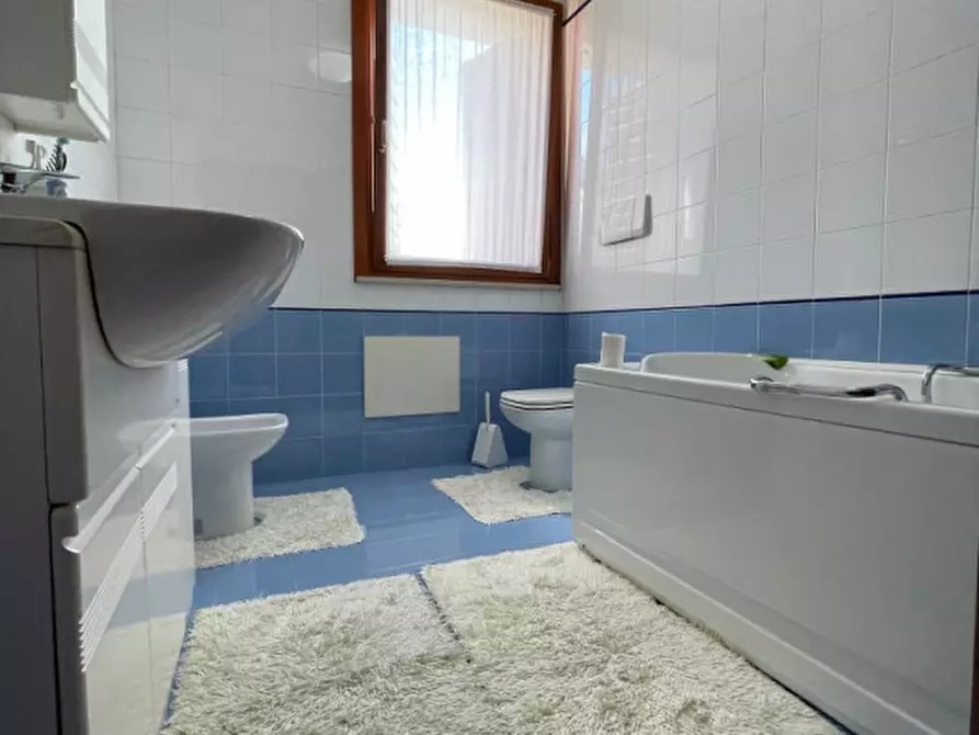 Immagine 25 di Casa bifamiliare in vendita  a Montebelluna