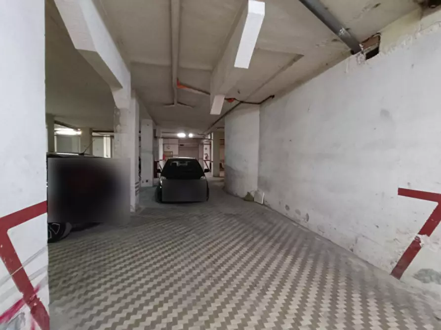 Immagine 1 di Posto auto in vendita  in piazza balenzano a Andria