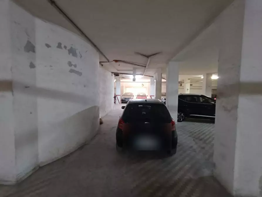 Immagine 2 di Posto auto in vendita  in piazza balenzano a Andria