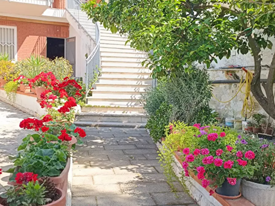 Immagine 3 di Casa bifamiliare in vendita  in VIA CANOSA, 369 a Andria