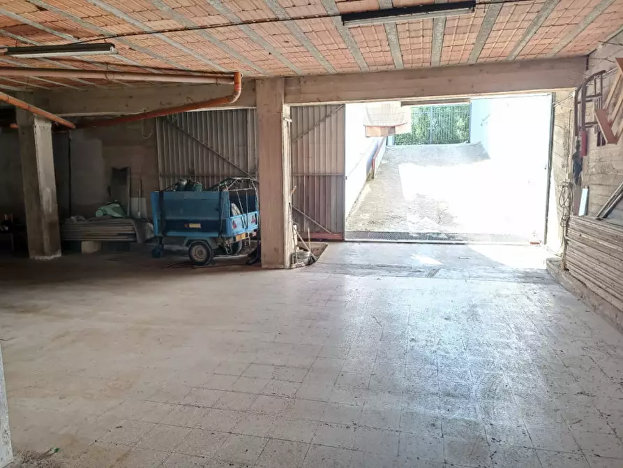 Immagine 13 di Casa bifamiliare in vendita  in VIA CANOSA, 369 a Andria