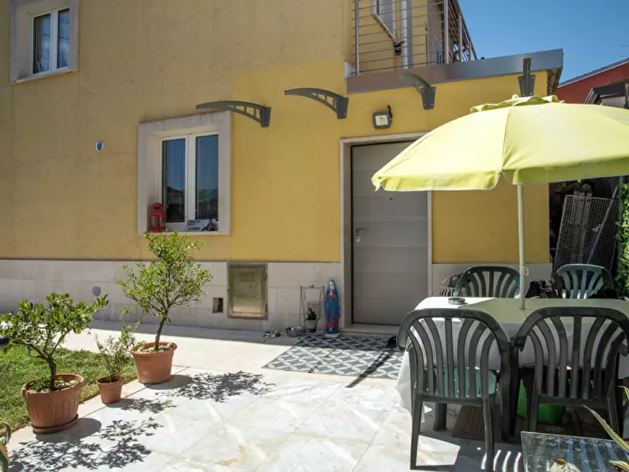 Immagine 27 di Villa in vendita  in Via Dora Baltea a Verona