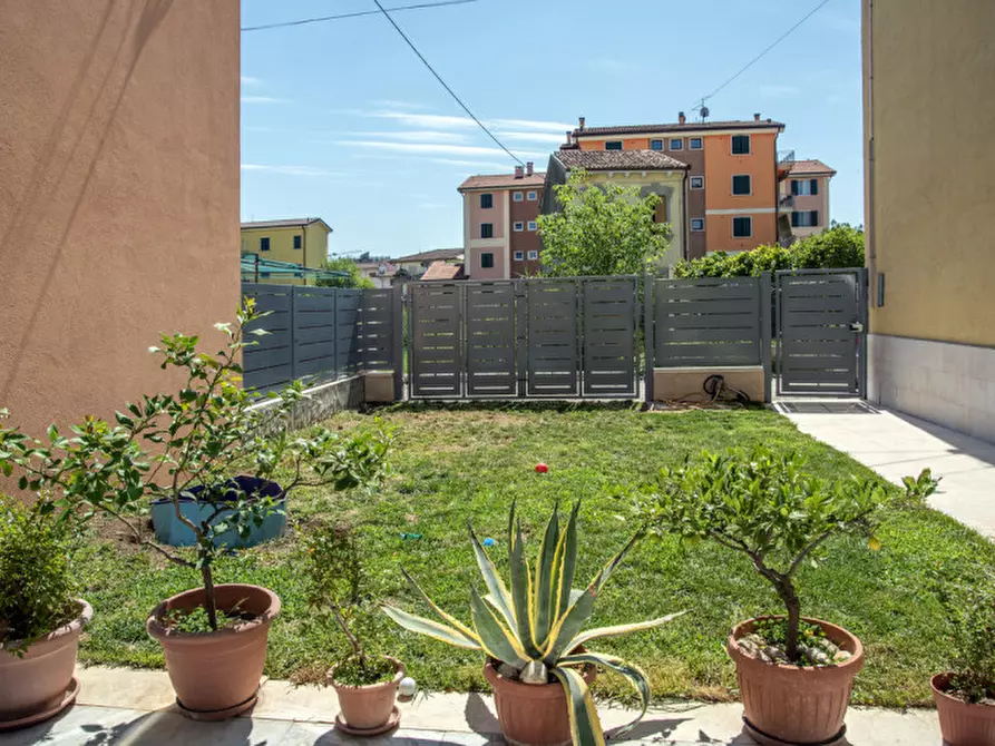 Immagine 27 di Villa in vendita  in Via Dora Baltea a Verona