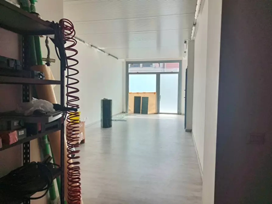 Immagine 5 di Laboratorio in vendita  in Via M. Santini a Parabiago