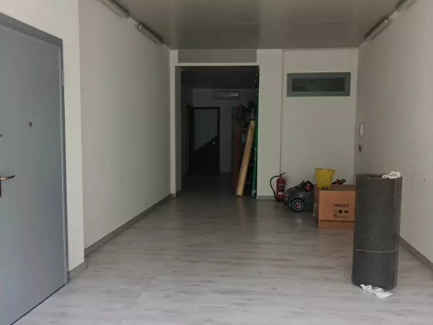 Immagine 6 di Laboratorio in vendita  in Via M. Santini a Parabiago