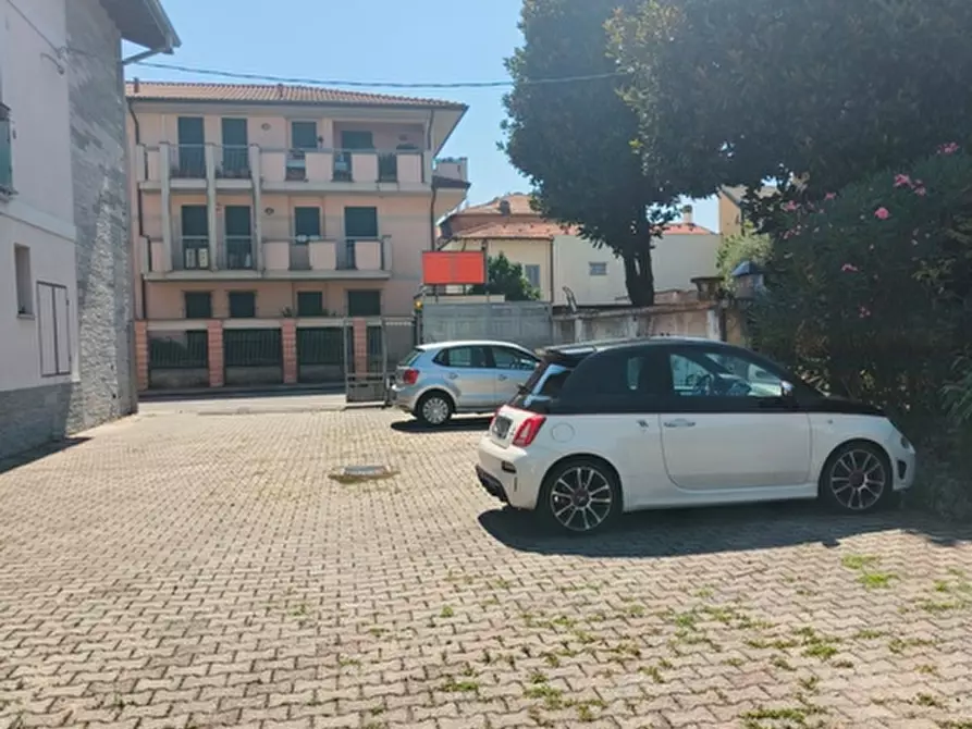 Immagine 8 di Laboratorio in vendita  in Via M. Santini a Parabiago