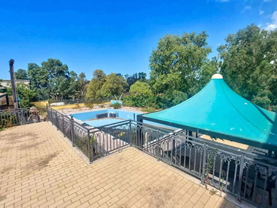 Immagine 3 di Negozio in vendita  in Via Ferdinando Neri, Aranova RM, Italia a Fiumicino