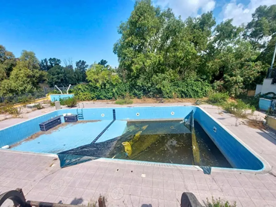 Immagine 5 di Negozio in vendita  in Via Ferdinando Neri, Aranova RM, Italia a Fiumicino