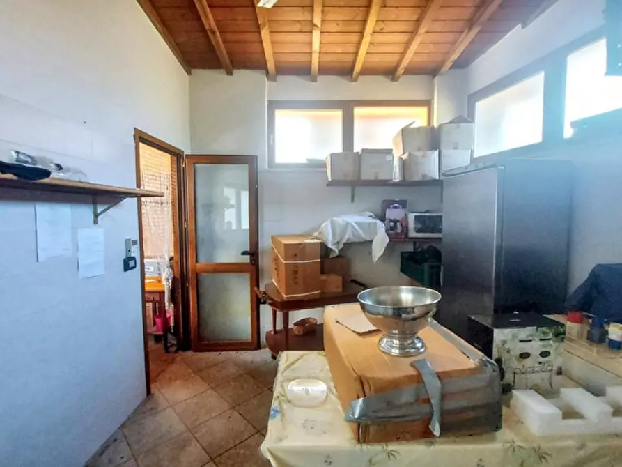 Immagine 9 di Negozio in vendita  in Via Ferdinando Neri, Aranova RM, Italia a Fiumicino