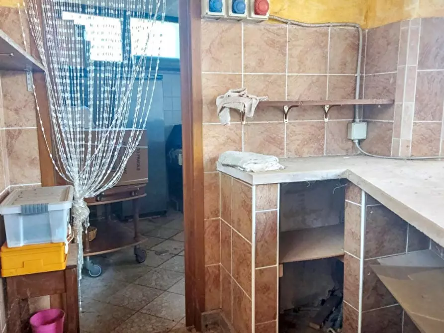 Immagine 10 di Negozio in vendita  in Via Ferdinando Neri, Aranova RM, Italia a Fiumicino