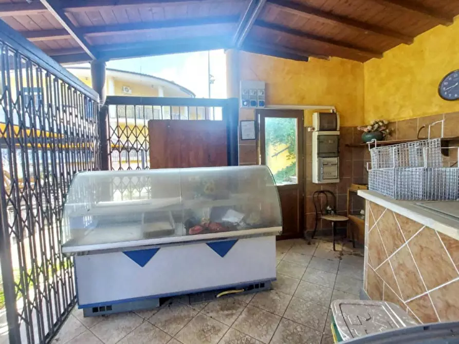 Immagine 11 di Negozio in vendita  in Via Ferdinando Neri, Aranova RM, Italia a Fiumicino