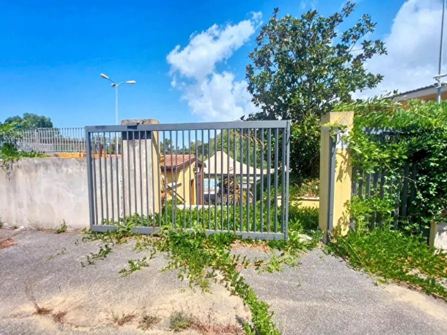 Immagine 16 di Negozio in vendita  in Via Ferdinando Neri, Aranova RM, Italia a Fiumicino