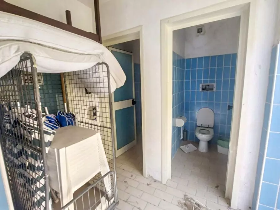 Immagine 17 di Negozio in vendita  in Via Ferdinando Neri, Aranova RM, Italia a Fiumicino