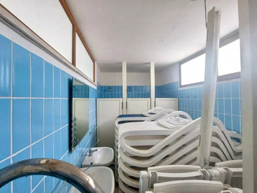 Immagine 21 di Negozio in vendita  in Via Ferdinando Neri, Aranova RM, Italia a Fiumicino