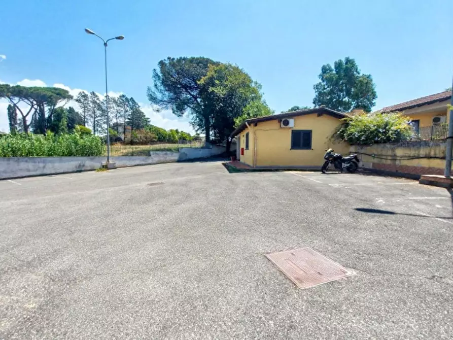 Immagine 2 di Negozio in vendita  in Via Ferdinando Neri, Aranova RM, Italia a Fiumicino
