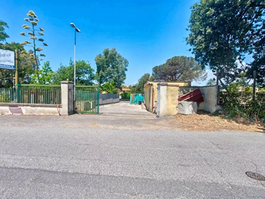 Immagine 15 di Negozio in vendita  in Via Ferdinando Neri, Aranova RM, Italia a Fiumicino