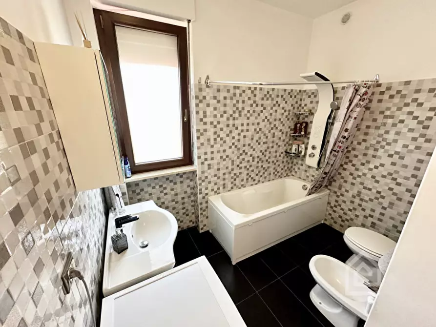 Immagine 9 di Appartamento in vendita  in Via Carpi 2/d a Rondissone