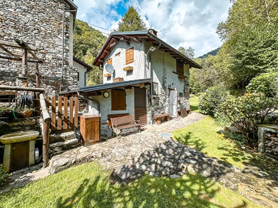 Immagine 1 di Casa indipendente in vendita  in Frazione Gabbio a Varallo