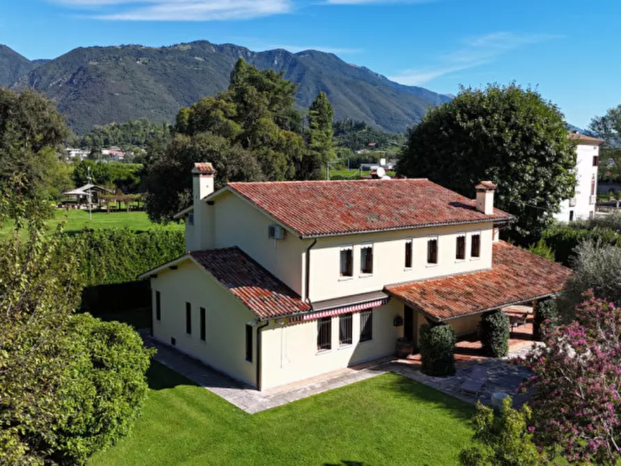 Immagine 2 di Villa in vendita  in Via Molinetto a Romano D'ezzelino