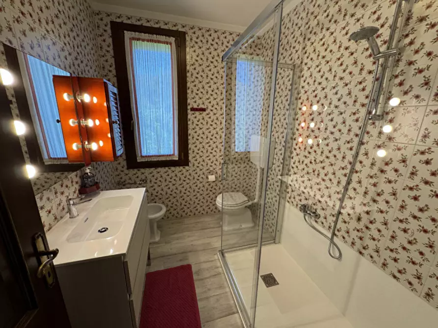 Immagine 24 di Villa in vendita  in Via Molinetto a Romano D'ezzelino