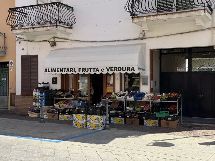 Immagine 1 di Negozio in vendita  in Corso Vittorio Emanuele 87 a Pula