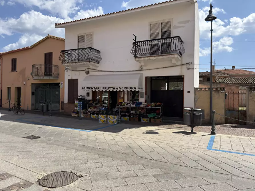 Immagine 2 di Negozio in vendita  in Corso Vittorio Emanuele 87 a Pula