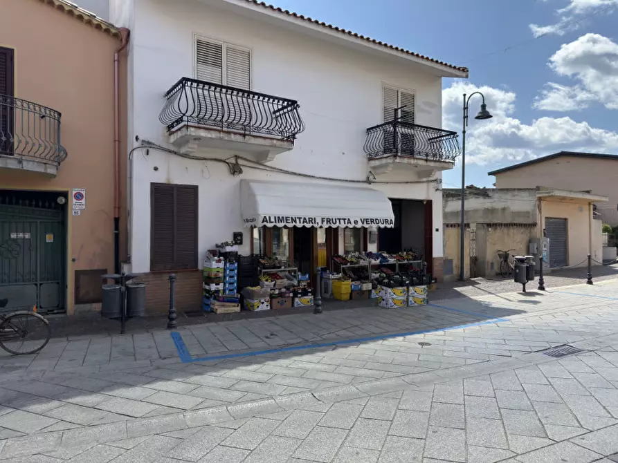Immagine 5 di Negozio in vendita  in Corso Vittorio Emanuele 87 a Pula