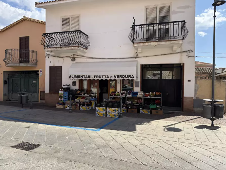 Immagine 6 di Negozio in vendita  in Corso Vittorio Emanuele 87 a Pula