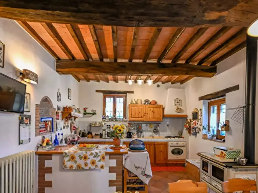 Immagine 7 di Rustico / casale in vendita  a Corciano