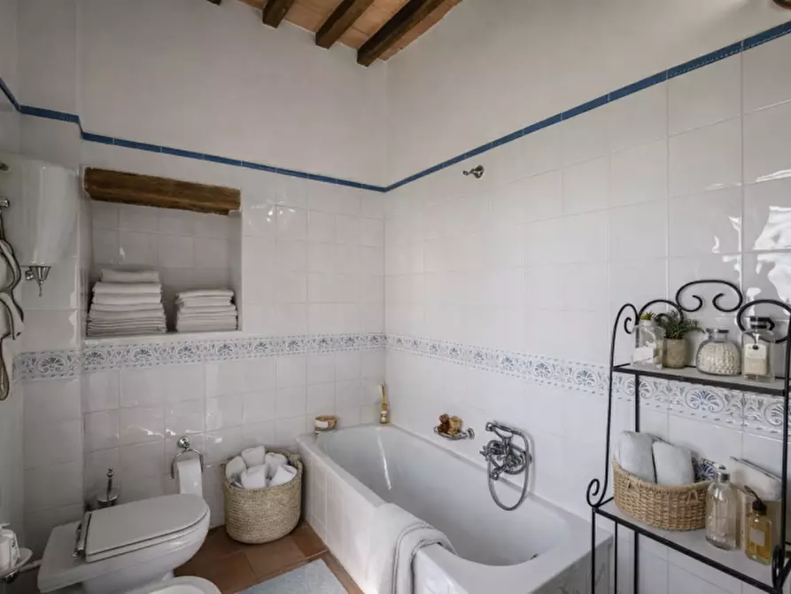 Immagine 16 di Rustico / casale in vendita  a Corciano
