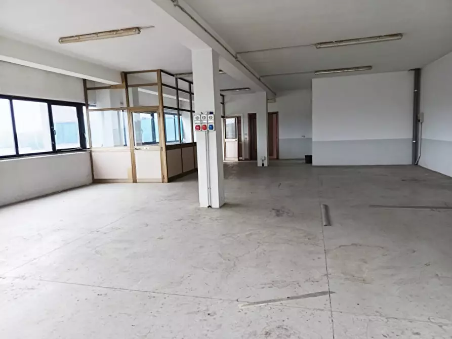 Immagine 4 di Capannone industriale in vendita  in Via Statale a Calcinato
