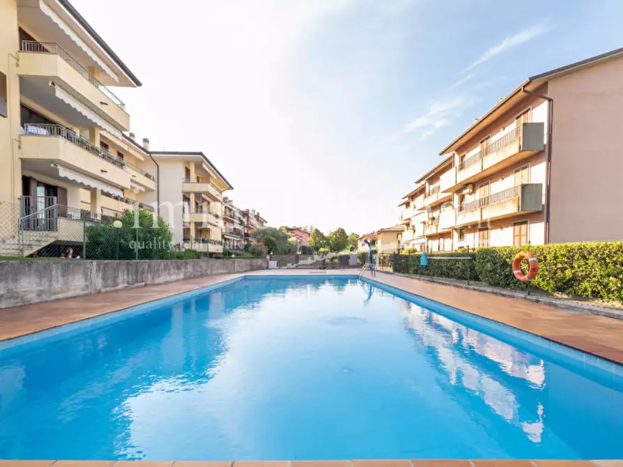 Immagine 1 di Appartamento in vendita  in VIA SAN ZENO Piano 2-3 a Bardolino