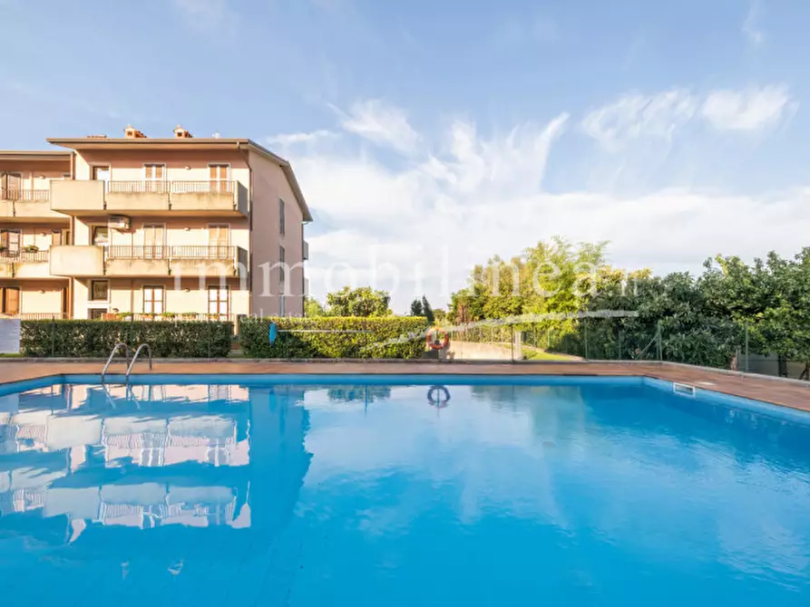 Immagine 2 di Appartamento in vendita  in VIA SAN ZENO Piano 2-3 a Bardolino