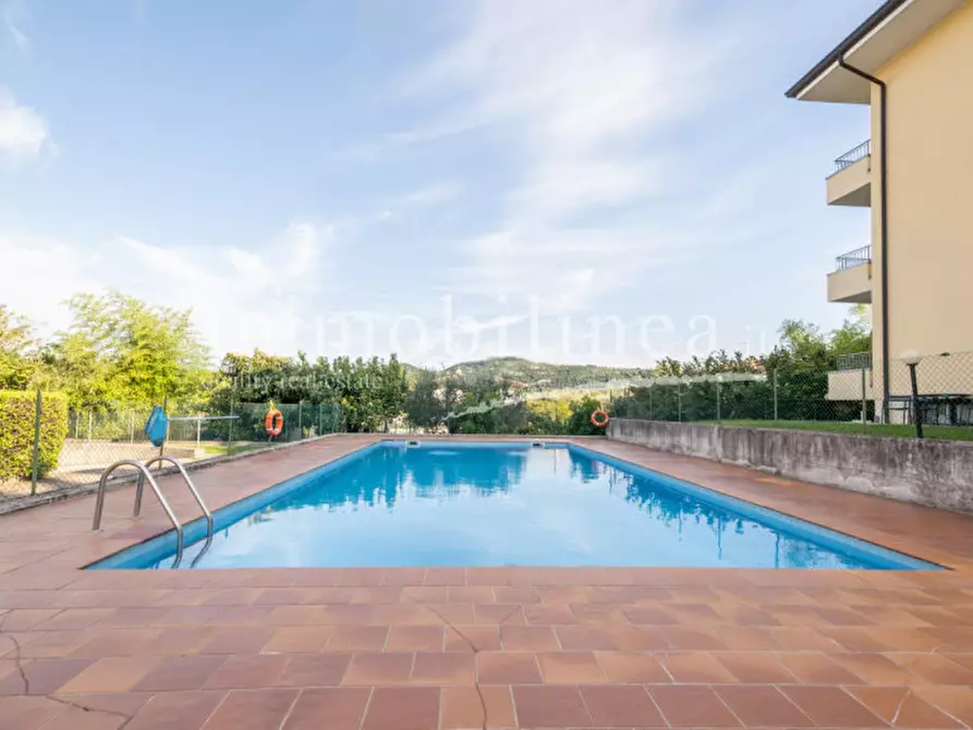 Immagine 3 di Appartamento in vendita  in VIA SAN ZENO Piano 2-3 a Bardolino