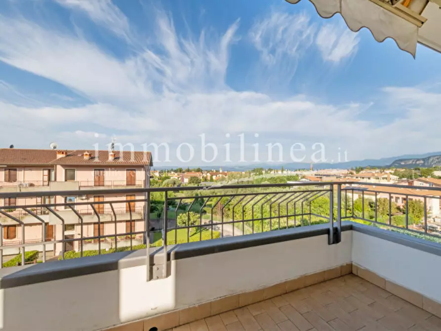 Immagine 9 di Appartamento in vendita  in VIA SAN ZENO Piano 2-3 a Bardolino