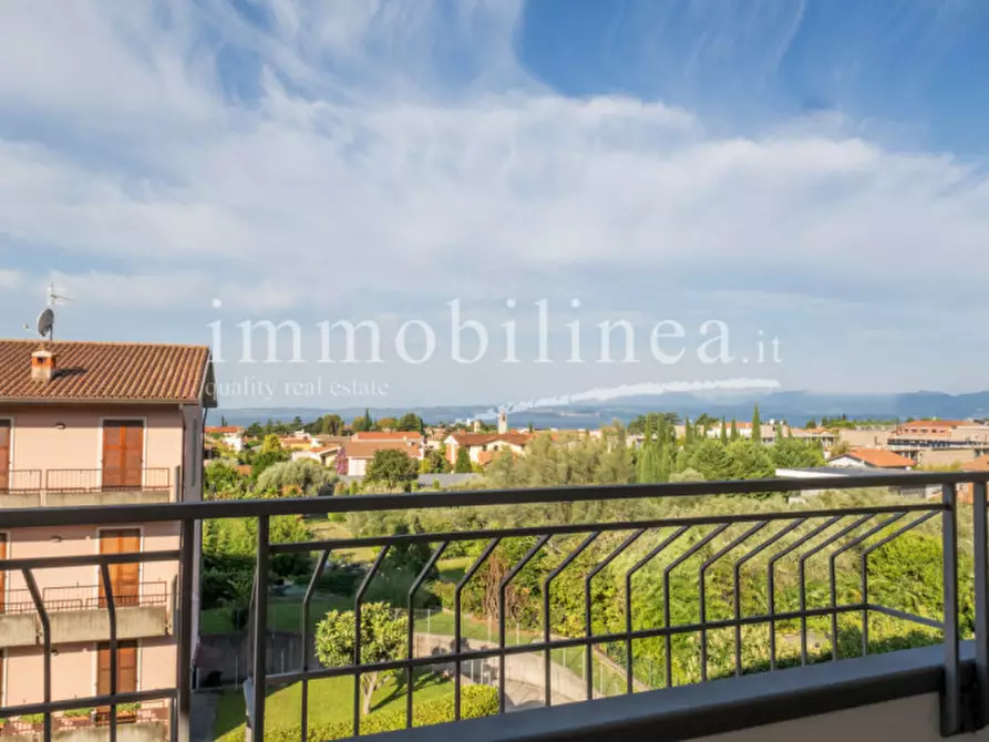 Immagine 11 di Appartamento in vendita  in VIA SAN ZENO Piano 2-3 a Bardolino