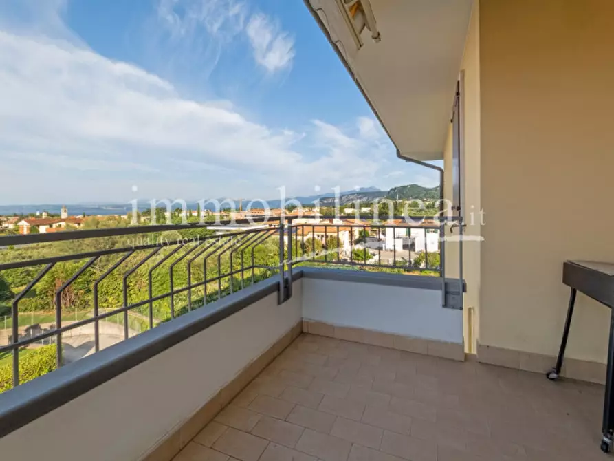 Immagine 13 di Appartamento in vendita  in VIA SAN ZENO Piano 2-3 a Bardolino