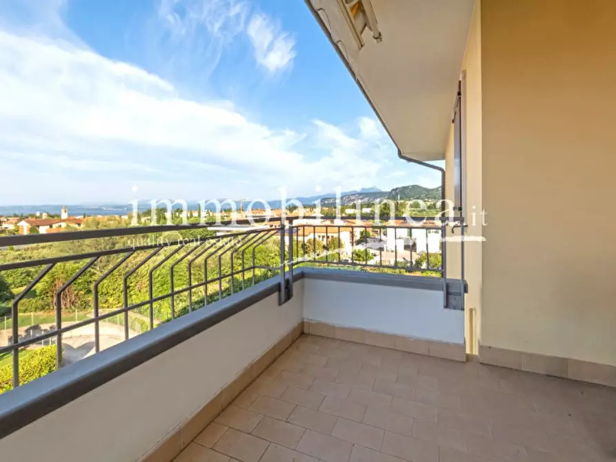 Immagine 13 di Appartamento in vendita  in VIA SAN ZENO Piano 2-3 a Bardolino