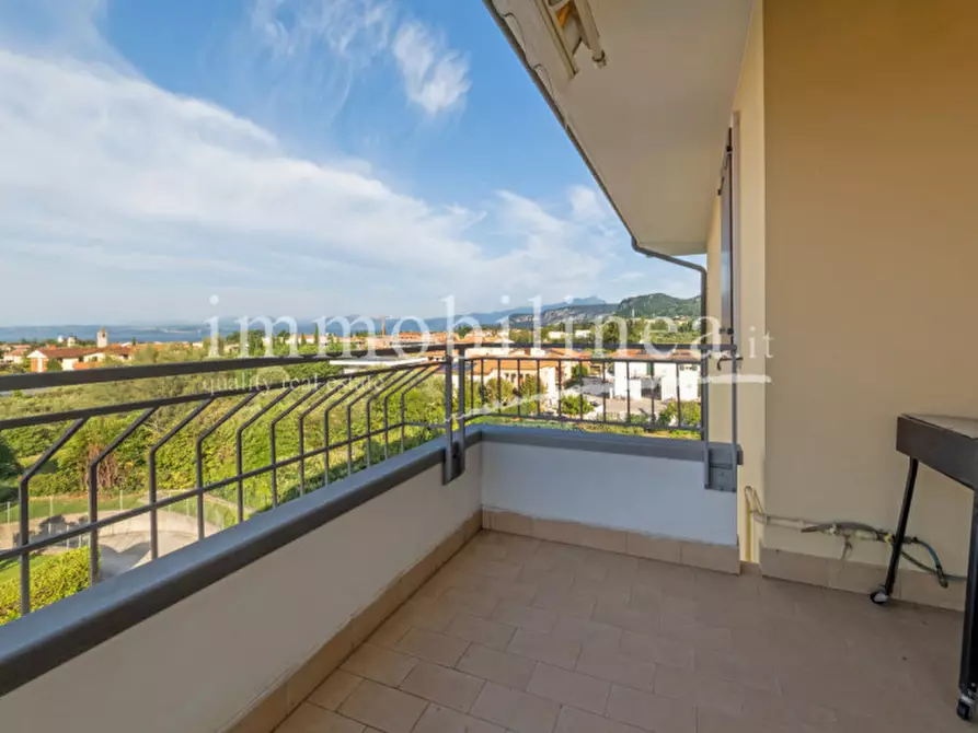 Immagine 13 di Appartamento in vendita  in VIA SAN ZENO Piano 2-3 a Bardolino