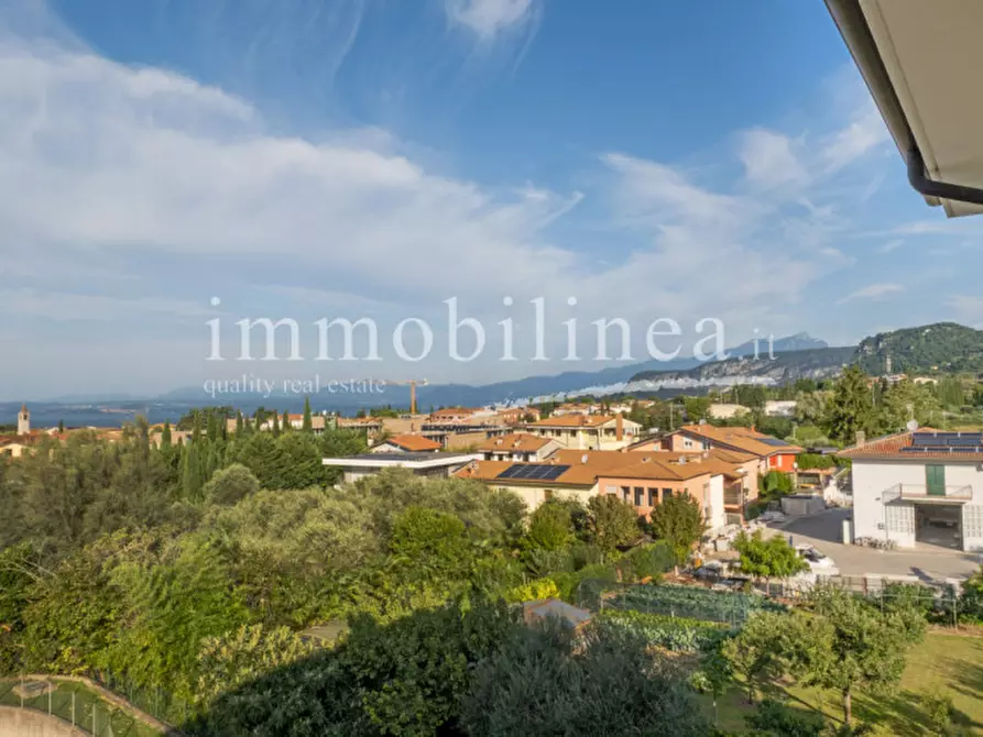 Immagine 14 di Appartamento in vendita  in VIA SAN ZENO Piano 2-3 a Bardolino