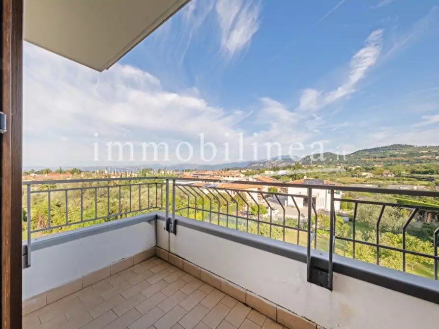 Immagine 16 di Appartamento in vendita  in VIA SAN ZENO Piano 2-3 a Bardolino
