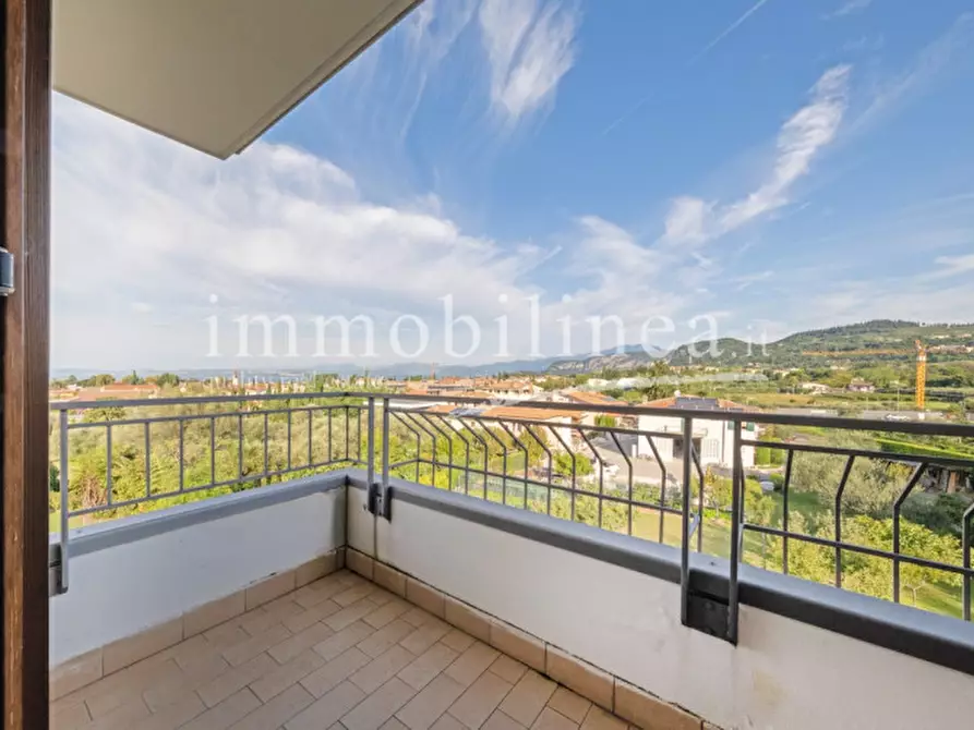 Immagine 16 di Appartamento in vendita  in VIA SAN ZENO Piano 2-3 a Bardolino