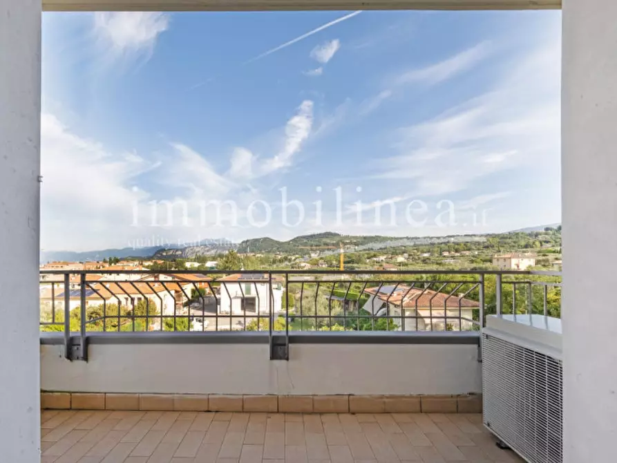 Immagine 18 di Appartamento in vendita  in VIA SAN ZENO Piano 2-3 a Bardolino