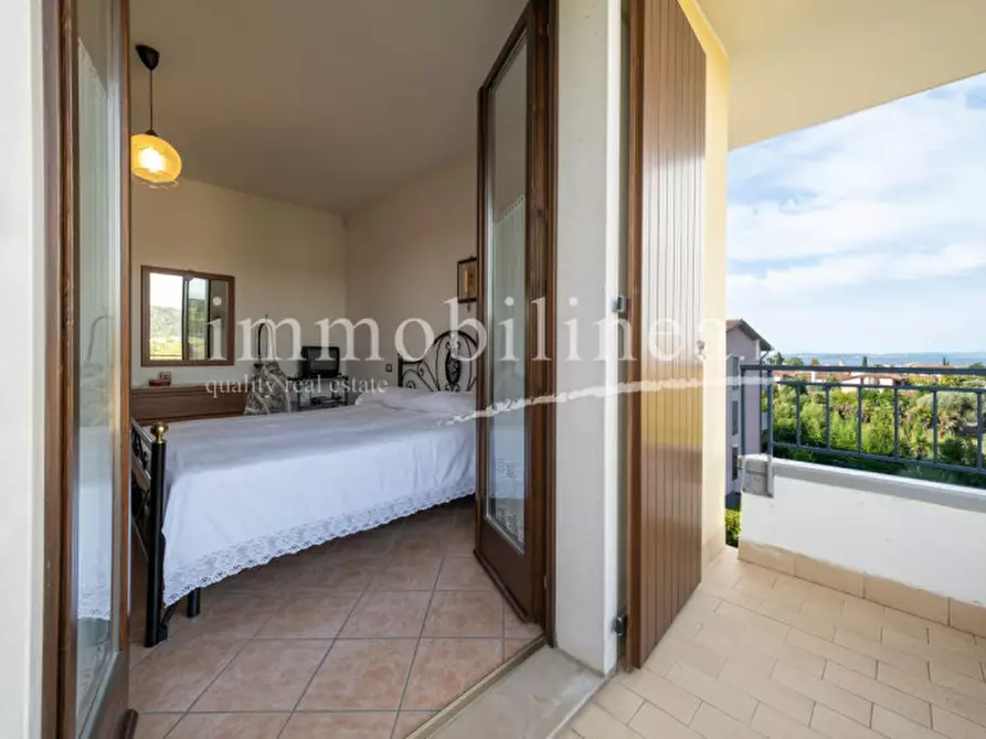 Immagine 20 di Appartamento in vendita  in VIA SAN ZENO Piano 2-3 a Bardolino